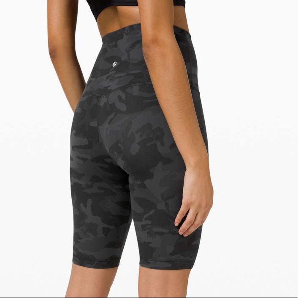 High rise camo bike shorts